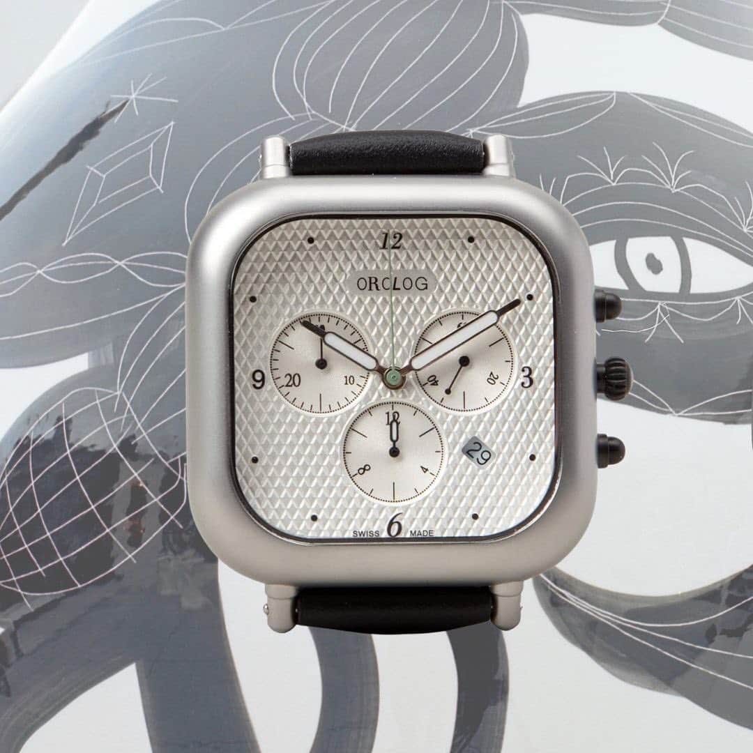 レクレルールのインスタグラム：「OROLOG #timepiece  Discover our exclusive selection on leclaireur.com ⏱️  Background detail from #jaimehayon 's giant 'The Tournament' chess set for London design festival - now in #GroningerMuseum permanent collection @orologbyjaimehayon #orolog #orolologio #chronograph #watch #leclaireur」
