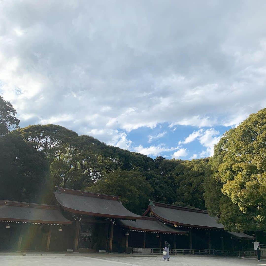石川直宏さんのインスタグラム写真 - (石川直宏Instagram)「明治神宮にて必勝祈願👏 個人時には前厄なので厄祓いも🤝  雲がかかり、小雨が降った後に現れた青空。 空気が変わり、神々しい。  #明治神宮 #必勝祈願 #無事安泰 #祈願祈祷 #fctokyo #FC東京 #tokyo #fctokyoclubcommunicator  #FC東京クラブコミュニケーター #石川直宏」2月17日 21時29分 - sgss.18