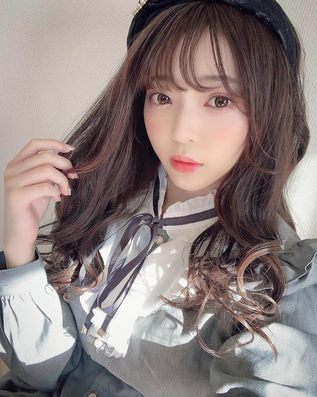 槙いずなさんのインスタグラム写真 - (槙いずなInstagram)「先日、打ち合わせで事務所に行ってきました🌱 早くまきーずの皆と会えるイベントを開催したい😭  私服ショット〜！」2月17日 21時44分 - ohamakimaki