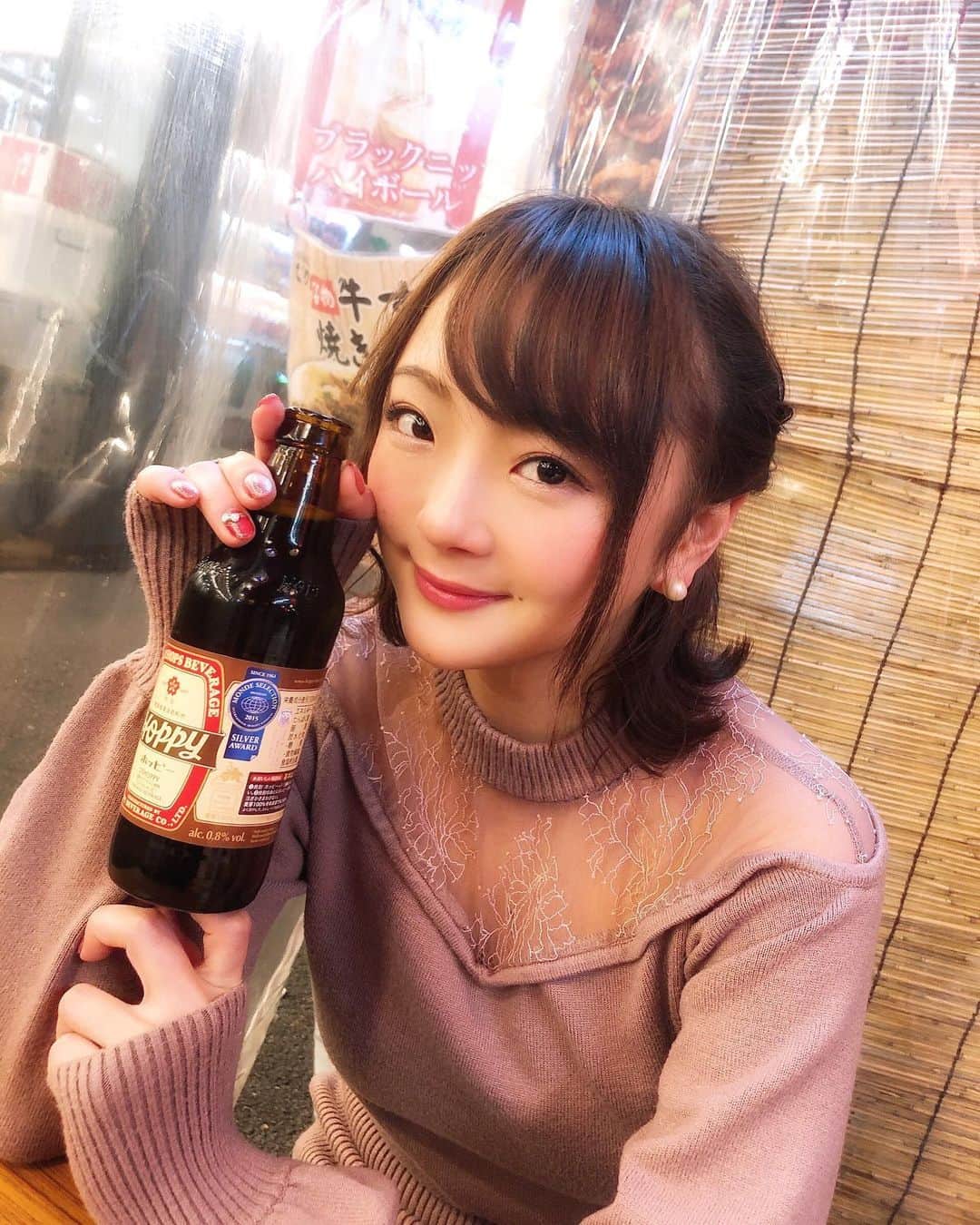 のインスタグラム：「. . ホッピーでハッピー🤗🤗 . . #浅草 #ホッピー通り #赤ホッピー #撮影 #月刊ニーナ #被写体 #ポートレート #asakusa  #japaneseidol #photograph #portrait #instalike #instagood #like4likes #like4follow #followｍe」