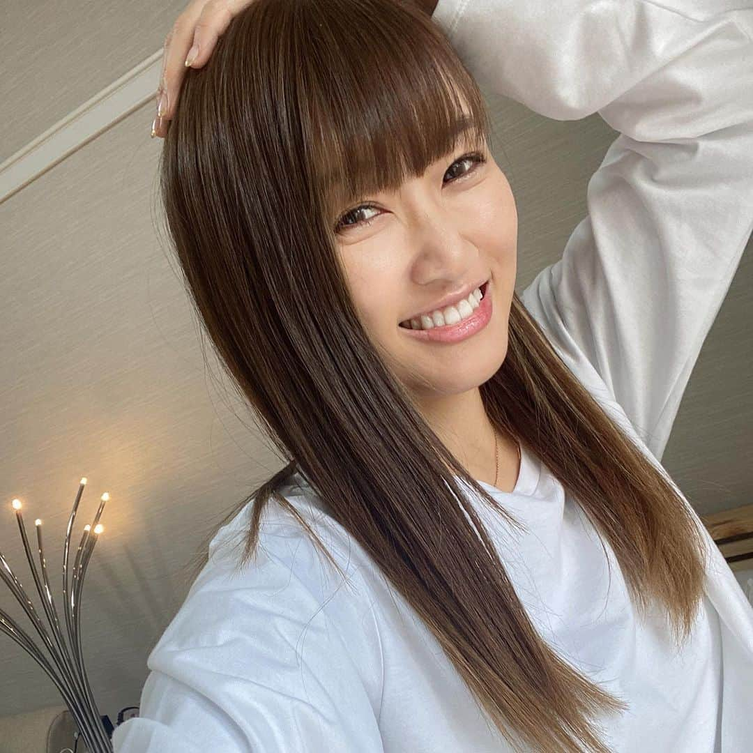 上枝恵美加さんのインスタグラム写真 - (上枝恵美加Instagram)「本日小屋入りしました！  もうすぐ本番です。ドキドキとワクワクが入り混じってなんとも言えない感情。 インスタで書いてなかったけど色雀さん仕様に髪色も明るくなりまして！どんぴしゃにスキ！です！@air_yamauchi さんありがとうございました🥰  この間 @atelier.ruban.osaka さんで気になってた水光ジェットもして頂いて、お肌の調子も抜群です！！写真で伝わるかな？🥺  時間が経つのは早いなぁ。 よし。今日こそ早く寝るぞ！」2月17日 21時46分 - emika_kamieda