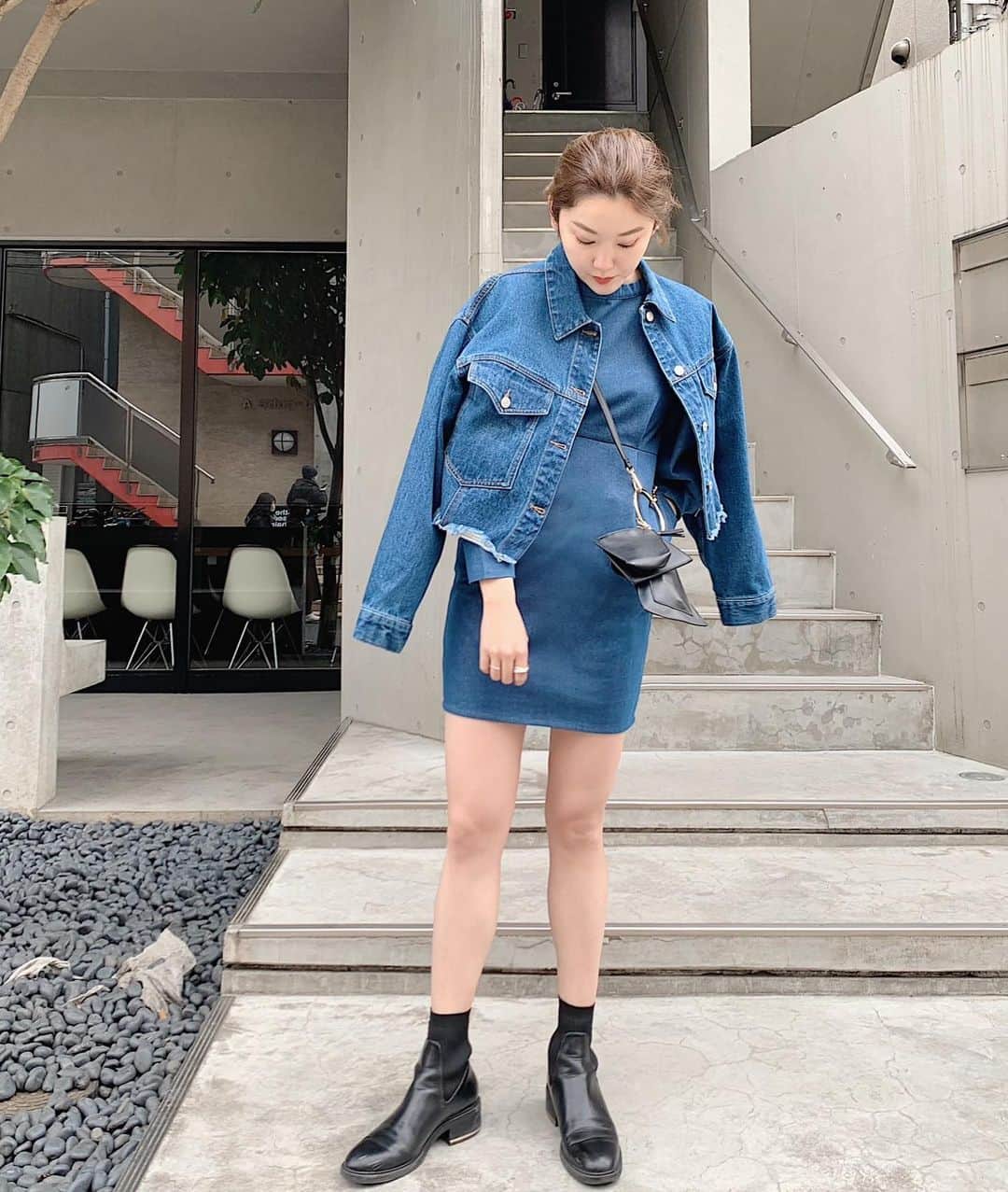 mina hinokuchiのインスタグラム：「. denim × denim ♡ この春はとにかくデニム気分。 3月はデニムのアイテムがたくさん入荷します👗  #whoswhochico #salonbychico #フーズフーチコ　#Gジャン　#ミニワンピ　#デニム　#デニムコーデ」