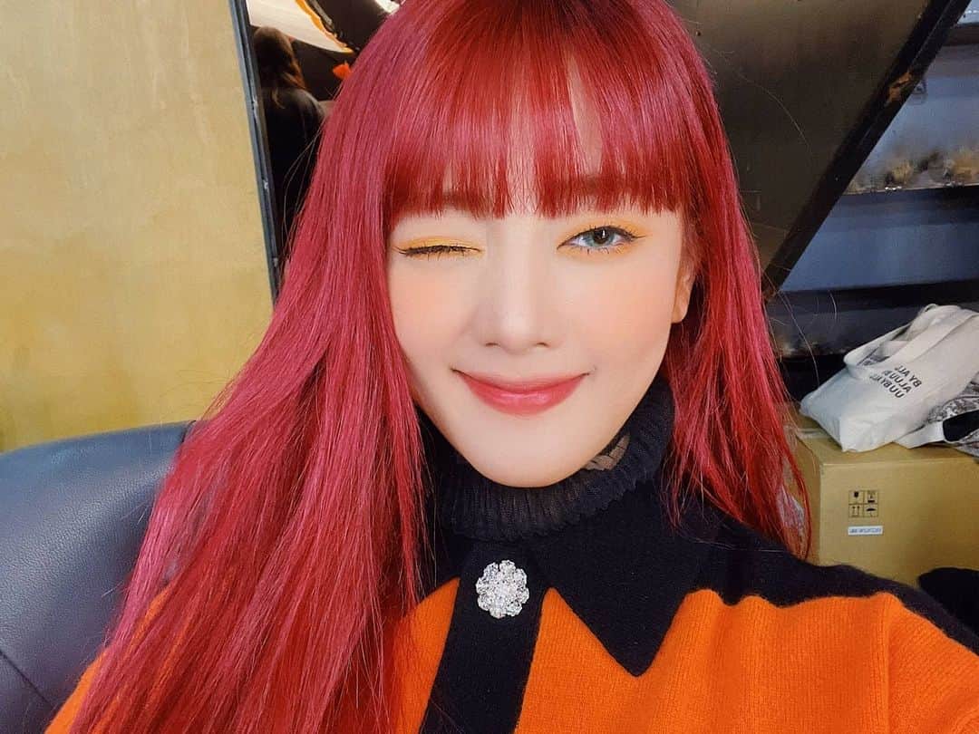 (G)I-DLEさんのインスタグラム写真 - ((G)I-DLEInstagram)「[#민니] 🥰😉😗 보고싶어요~」2月17日 21時50分 - official_g_i_dle