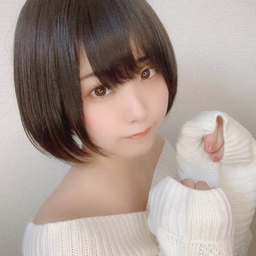 くろねこさんのインスタグラム写真 - (くろねこInstagram)「もえそでニット(*´◒`*)  #japanese #japanesegirl #ショートボブ #黒髪 #黒髪ボブ #自撮り #selfie」2月17日 21時55分 - kuronekoshi_nya