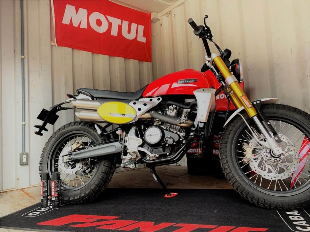 MOTUL Japanさんのインスタグラム写真 - (MOTUL JapanInstagram)「【MOTORISTSブース＠バイカーズパラダイス】 . FANTIC, Lambretta, SYMを取扱うMOTORISTSが箱根にあるライダー・バイカーの聖地 バイカーズパラダイス南箱根に常設ブースを展開。 . Motulのオイル、メンテナンスケミカルも一緒に展示しています。 . 国内でのFANTIC, Lambretta, SYMの純正指定オイルはMotul!! Motulの製品が相性抜群です。 . バイカーズパラダイス南箱根にも是非お立ち寄りください!!! . #Motul #MotulJapan #PoweredByMotul #Motorists  #fantic #fanticmotor #fanticcaballero  #fanticscrambler #lambretta #Mactools #ランブレッタ #モータリスト #モータリスト合同会社 #マックツールズ #モチュール #バイカーズパラダイス #オイル交換 #高性能オイル #モーターサイクル #オートバイ #バイク好きな人と繋がりたい #オートバイ好きな人と繋がりたい #スクーター好きな人と繋がりたい」2月17日 22時00分 - motuljapan