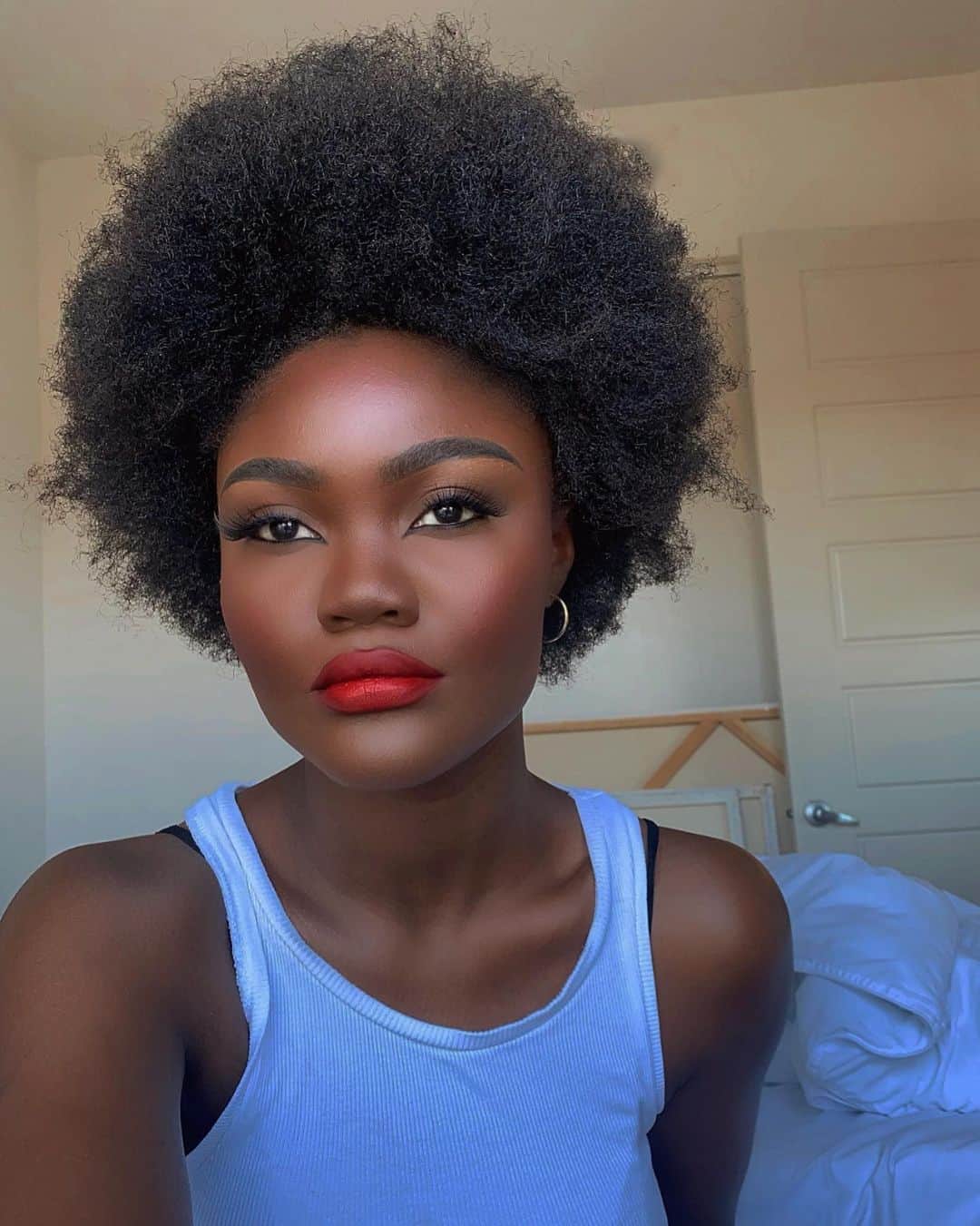 LORACのインスタグラム：「#repost morning glow anyone? @tamie_lawson serving radiance in LUX Diamond Golden Hour Palette - link in bio!  #LORAC #LORACCosmetics」