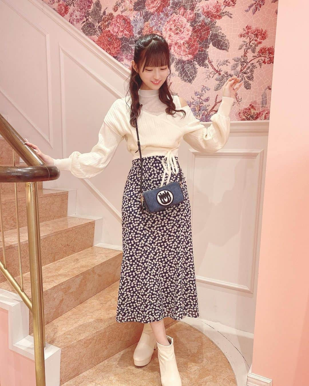 森平莉子さんのインスタグラム写真 - (森平莉子Instagram)「🎀🩰﻿ ﻿ ﻿ ﻿お気に入りのお洋服でお出かけしました₍ᐢ.ˬ.ᐢ₎ ﻿ ﻿ トップス ♥ #lilybrown  スカート ♥ #herlipto バッグ ♥ #miumiu  ﻿ ﻿ ﻿ ﻿ ﻿ #ウサギオンライン #160cmコーデ #春服 #春コーデ #全身コーデ #コーデ #code #着画 #きれいめコーデ #リリーブラウン #ショートブーツ #fashion #followme #fashionmodel #fashionstyle #fashionista #coordinate #ootd  #fff #lfl #instagood  #暗髪 #ハーフアップ #ハーフアップ」2月17日 22時01分 - licojasmine2000