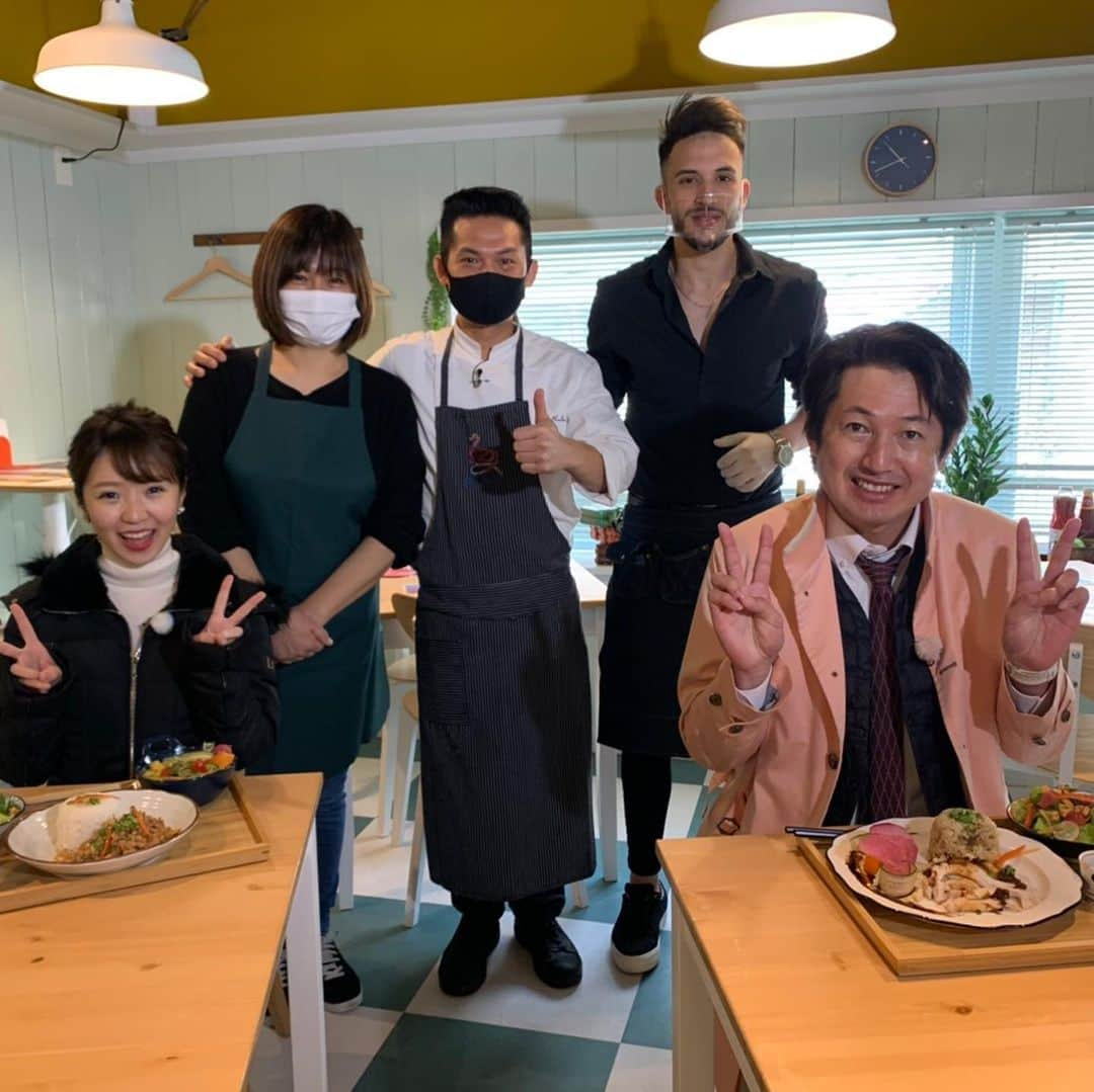 テレビ西日本「ももち浜ストア」さんのインスタグラム写真 - (テレビ西日本「ももち浜ストア」Instagram)「中継では #桃田刑事郎が #CoCoNuts福岡 を潜入捜査！ 先月早良区西新にオープンした本格タイ料理店💘  タイ人のシェフが作るタイ料理は絶品です😊 おつまみメニューも充実してますよ！  #カオマンガイ #グリーンカレー  #五十嵐悠香 #福岡グルメ #タイ料理 #西新」2月17日 22時11分 - momochihamastore8