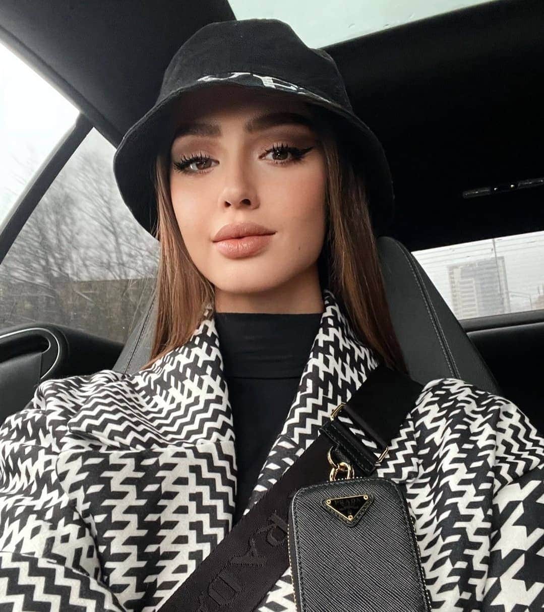 SHEINのインスタグラム：「Picture perfect 📸✨ @mariam_nadem  Shop Item #: 1767015  #SHEINgals #SHEINstyle #SHEINSS21 #houndstooth」