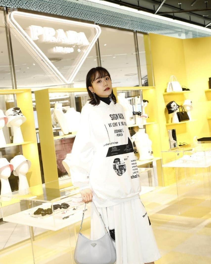 松井愛莉さんのインスタグラム写真 - (松井愛莉Instagram)「@prada isetan pop up store Raf Simonsとの初のコレクション、 どのアイテムも可愛くてときめきました♡   #pradasymbols #pradacleo #pradass21」2月17日 22時08分 - airi1226_official