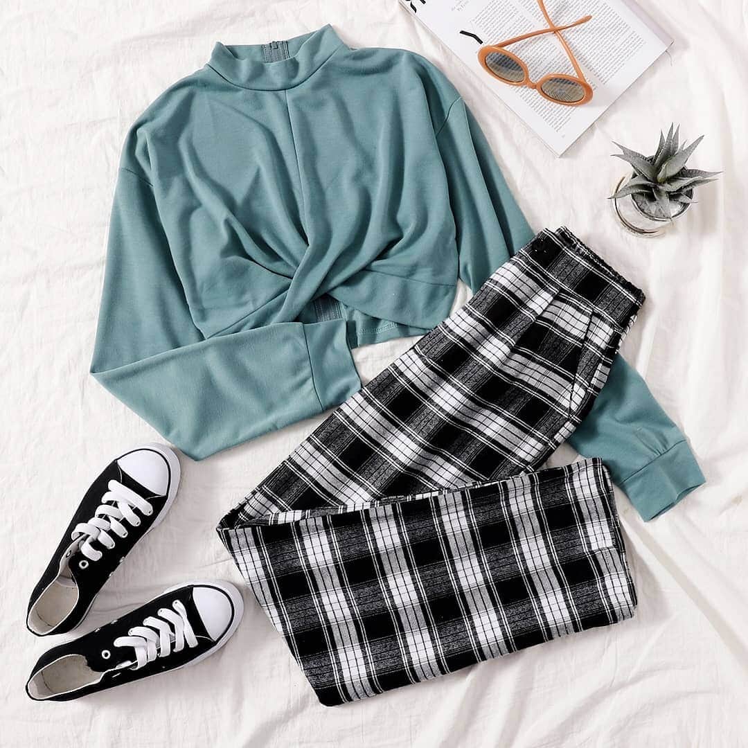 SHEINのインスタグラム：「Casual but cute 💙🌟  Shop Item #: 1966484, 1916977  #SHEINgals #SHEINstyle #SHEINSS21 #casualoutfit」