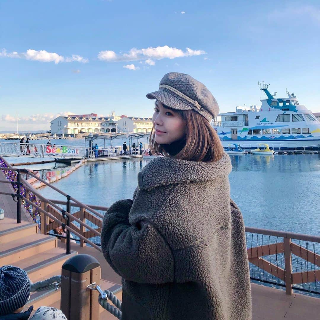 長谷川真美さんのインスタグラム写真 - (長谷川真美Instagram)「🧢💕 ・ 明日はいい日になりますように…🙏 (本日午後から運が悪すぎて凹んでます💔) ・ さて大好きな帽子の紹介👒 今回は #14plus @14plus の #チェックマリンキャスケット ⚓️ ・ 秋冬は親子でブラウンばかり着てて このマイブームは春も続きそう💗 ・ この形のキャスケットたくさん持ってるけど どんなコーデにも合わせやすくて好き！！！ 暖かくなってきたしたくさん使おう〜☺️✨ ・ #帽子好き #まあみコーデ #帽子好きと繋がりたい #ママライフ #シーパラ #八景島 #八景島シーパラダイス #シーパラダイス #ブラウンブーム #帽子好きな人と繋がりたい  #ママコーデ #ブラウンコーデ #カフェオレコーデ #海」2月17日 22時16分 - maami.hase