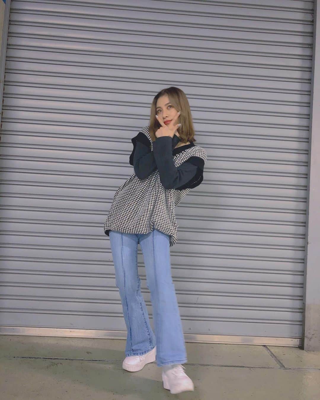 honoka のインスタグラム：「ANNIVERSARY LIVEの会議して 楽しみすぎて テンションおかしくなる🔥🔥 3月28日お待ちしてます。  あ、まま誕生日おめでとう🎂💕」