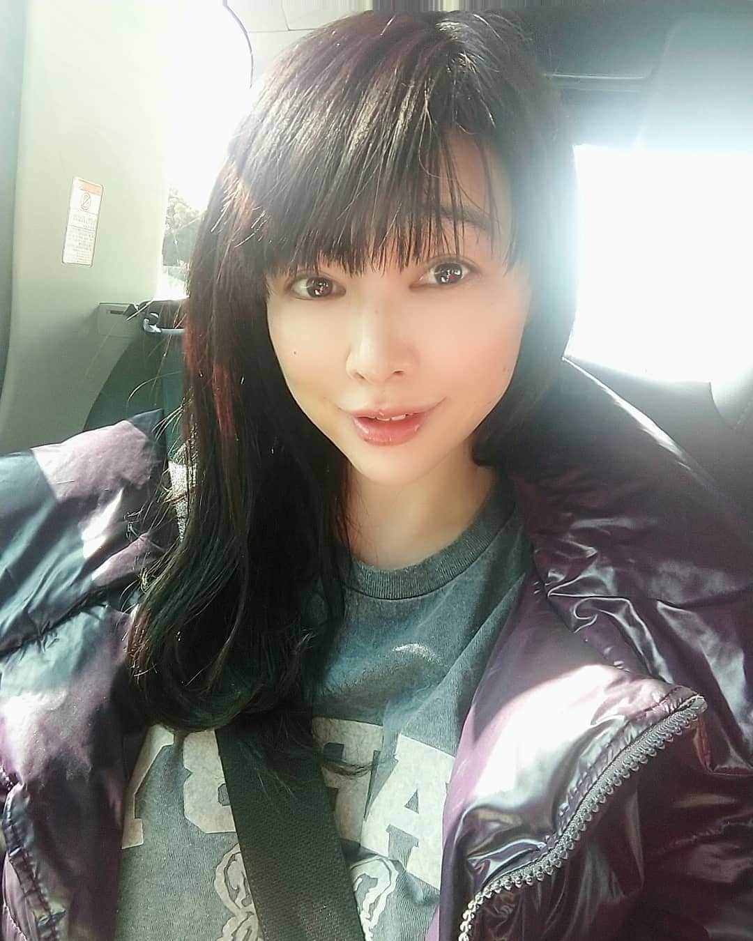 松坂南さんのインスタグラム写真 - (松坂南Instagram)「この日も移動中～🎵  なにげに晴れ女なので（笑）撮影の日はいつもﾋﾟｰｶﾝ☀️✨  #グラドル自画撮り部  #model  #selfie  #ナチュラルメイク  #alwayssmile」2月17日 22時23分 - minami_matsuzaka
