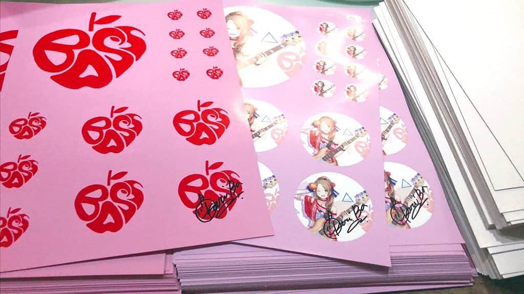AKARIのインスタグラム：「ステッカーGETしてくれた人はサインがつくよ🥰 先行発売分はSOLDしまして、一般発売もう少しでします！ 沢山GETしてくれてありがとう♡ . ③ . . . #dailylook #fashion #ootd #music #musician #bass #bassguitar #acdc  #bassist #japanesegirl #japan #follow #pink #koreanfashion #bassgram #groove #slapbass #basssolo #YouTube #youtuber #bass #ベース #ベース女子 #red #akaちゃんねる　#bassgirls #ベース弾いてみた」