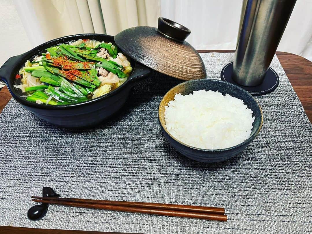 沢村玲/REIのインスタグラム：「以前にもあげてたけど。。まあ作ったらあげてこ！って事で  クックパッドから哲汰も大好きで食べてた"豚バラで本格もつ鍋!!"  豚肩スライスの肉で作ったけど相変わらず激うま！鍋のレパートリーで必ずあげる一品！  てかつくれぽ最近書き忘れてたすみません。。  みんなもLet's try!!  #クックパッド  #cookpad  #料理男子  #料理上手になりたい」