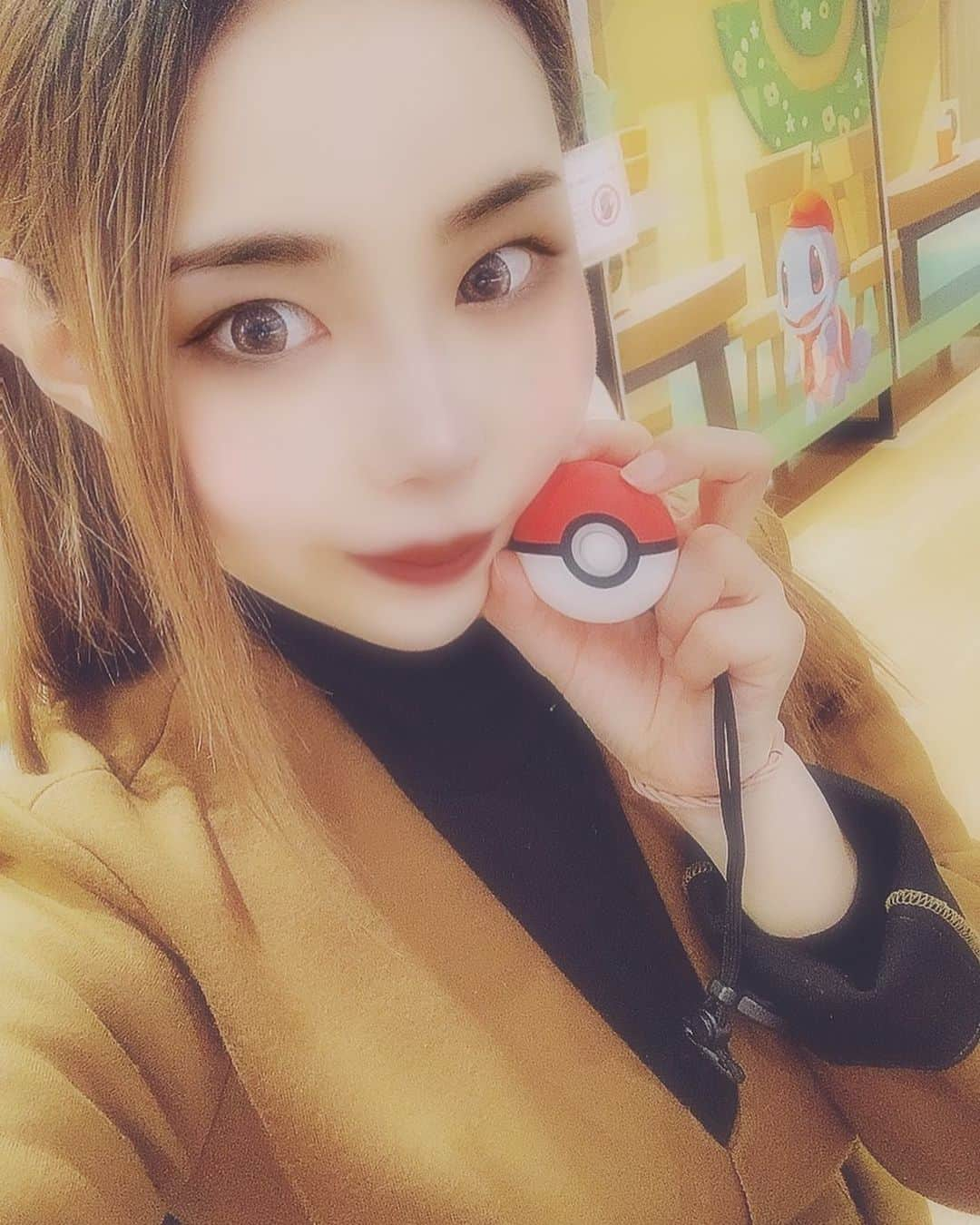 吉根ゆりあさんのインスタグラム写真 - (吉根ゆりあInstagram)「ポケモンカフェ行ってきました！調子に乗っていっぱい自撮りしたので、微妙な変化シリーズをどうぞ。  違いがわからない方もいれば、この1枚がいい！っていうのを見つけられる方もいるだろうなっていう微妙なラインで攻めましたｗｗｗ #吉根ゆりあ  #av女優  #ポケモンカフェ  #sensounico  #間違い探し」2月17日 22時26分 - julia_yoshine