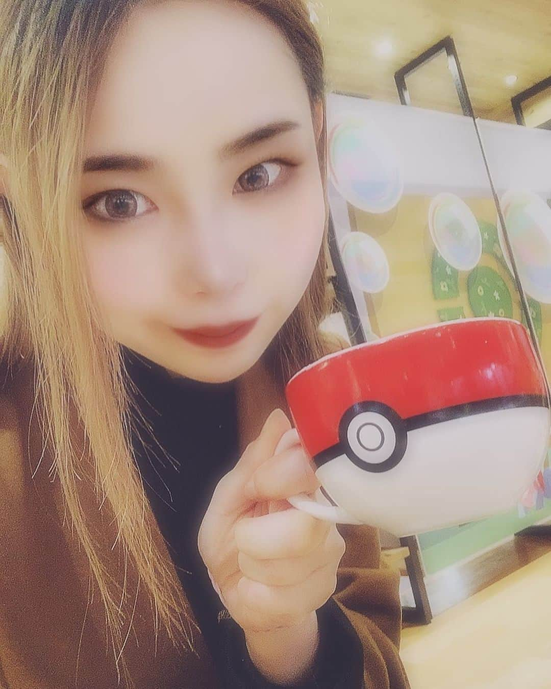 吉根ゆりあさんのインスタグラム写真 - (吉根ゆりあInstagram)「ポケモンカフェ行ってきました！調子に乗っていっぱい自撮りしたので、微妙な変化シリーズをどうぞ。  違いがわからない方もいれば、この1枚がいい！っていうのを見つけられる方もいるだろうなっていう微妙なラインで攻めましたｗｗｗ #吉根ゆりあ  #av女優  #ポケモンカフェ  #sensounico  #間違い探し」2月17日 22時26分 - julia_yoshine