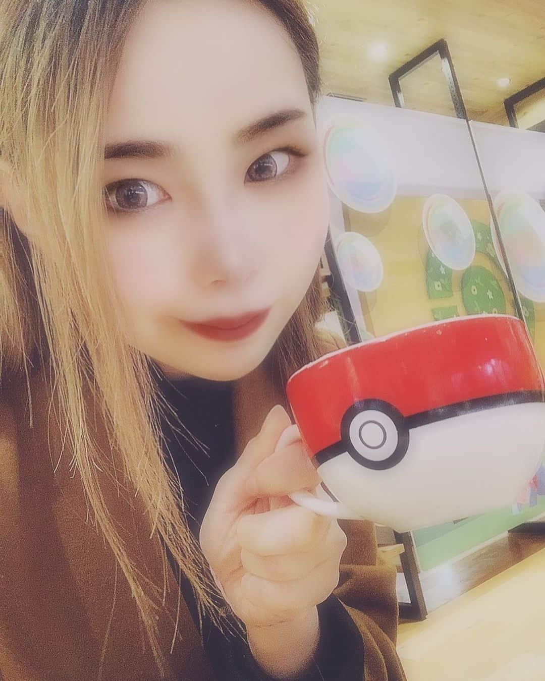 吉根ゆりあさんのインスタグラム写真 - (吉根ゆりあInstagram)「ポケモンカフェ行ってきました！調子に乗っていっぱい自撮りしたので、微妙な変化シリーズをどうぞ。  違いがわからない方もいれば、この1枚がいい！っていうのを見つけられる方もいるだろうなっていう微妙なラインで攻めましたｗｗｗ #吉根ゆりあ  #av女優  #ポケモンカフェ  #sensounico  #間違い探し」2月17日 22時26分 - julia_yoshine