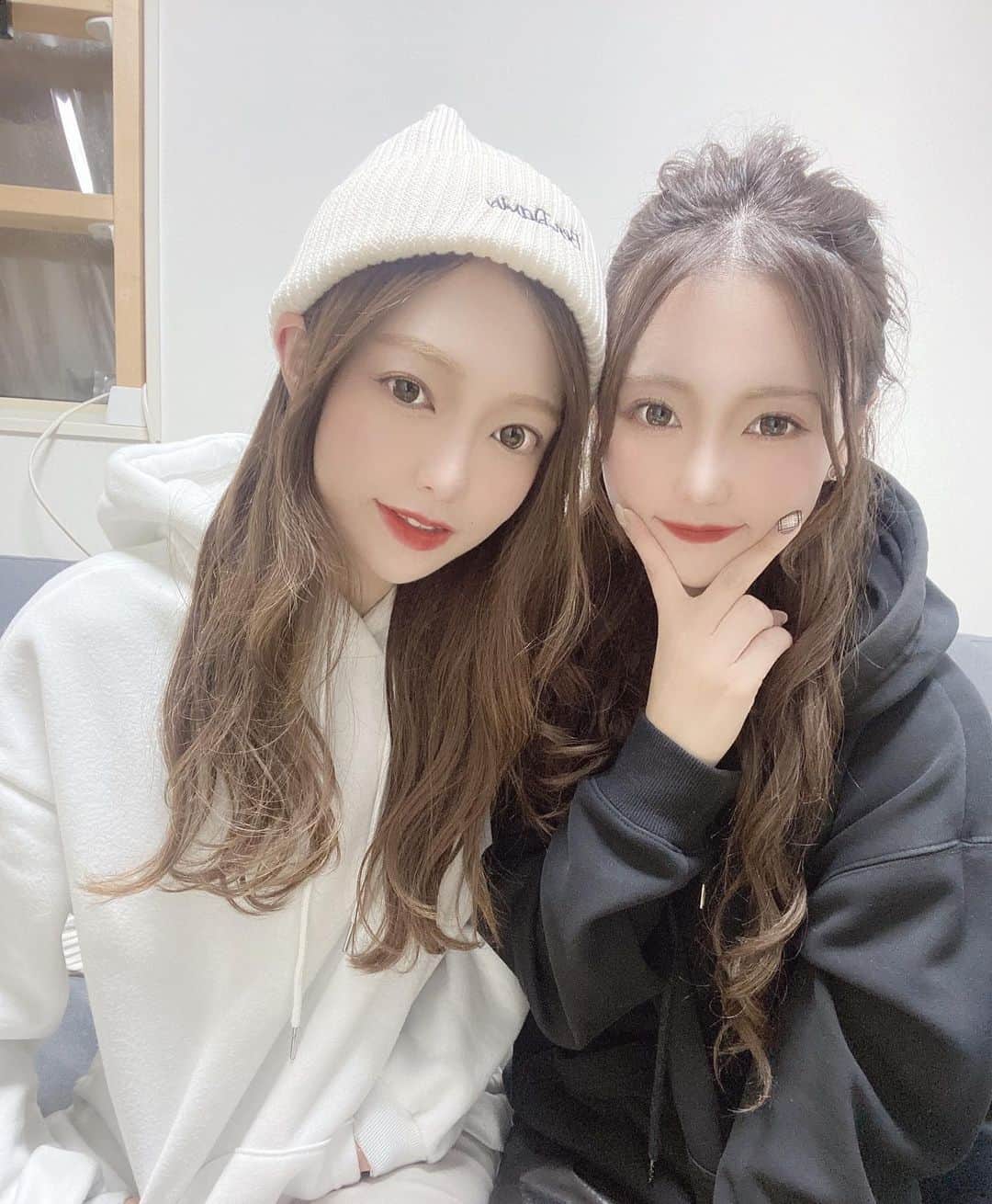 yuukachiさんのインスタグラム写真 - (yuukachiInstagram)「YouTube更新したよ！🗣  チャンネル登録と高評価してくれたら喜びます😭😭🤍  やっちんと、2回目のコラボ🌟🌟 楽しかった〜✌🏻✌🏻  見事に素すぎたけど（笑） リアルにいつも喋ってる感じ 是非、見てください（笑）  (カメラ回ってるの忘れてて2人とも 素でマクド食べながら話してた🤣)  #YouTube#やっちん#ゆうやち #ゆうかチャンネル#YouTuber #YouTube企画#企画リクエスト下さい #日韓ハーフ#韓国ファッション」2月17日 22時27分 - yuuka_stagram
