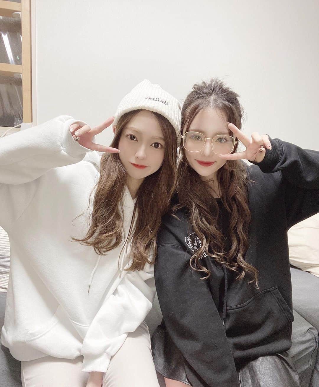 yuukachiさんのインスタグラム写真 - (yuukachiInstagram)「YouTube更新したよ！🗣  チャンネル登録と高評価してくれたら喜びます😭😭🤍  やっちんと、2回目のコラボ🌟🌟 楽しかった〜✌🏻✌🏻  見事に素すぎたけど（笑） リアルにいつも喋ってる感じ 是非、見てください（笑）  (カメラ回ってるの忘れてて2人とも 素でマクド食べながら話してた🤣)  #YouTube#やっちん#ゆうやち #ゆうかチャンネル#YouTuber #YouTube企画#企画リクエスト下さい #日韓ハーフ#韓国ファッション」2月17日 22時27分 - yuuka_stagram