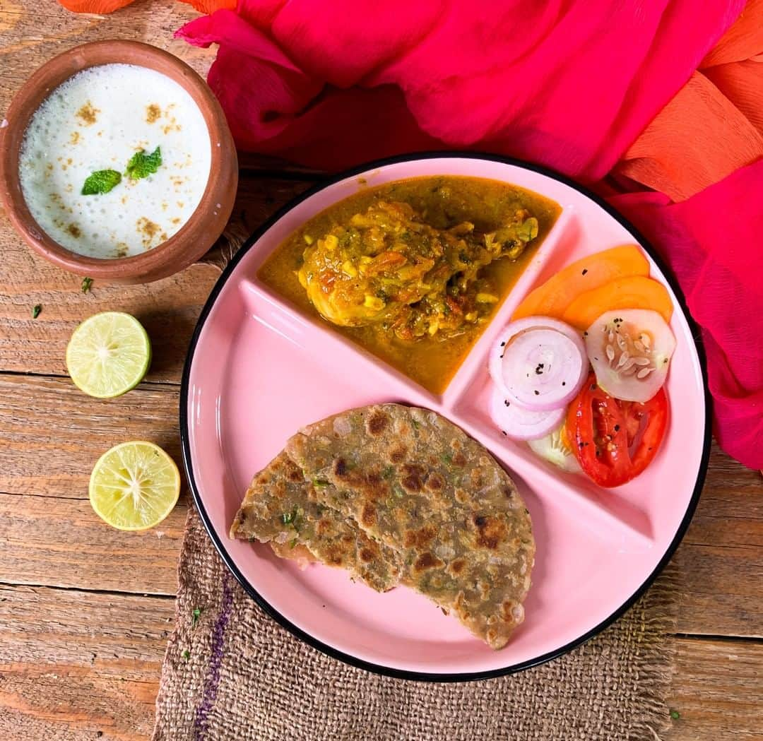 Archana's Kitchenさんのインスタグラム写真 - (Archana's KitchenInstagram)「Sindhi Style Chicken Curry served along with Sindhi Koki, Afghani Dough and Salad. Try this meal and we assure you that everyone in your family will love it :) . . . . #recipes #easyrecipes #masala #lunchmeal #indianlunch #indianthali #lunchthali #howtomake #lunch #lunchrecipes #patty #archanaskitchen #healthyeating #highprotein #eatfit #cooking #food #healthyrecipes #foodphotography #recipeoftheday #comfortfood #deliciousfood #delicious #instayum #food」2月17日 22時30分 - archanaskitchen