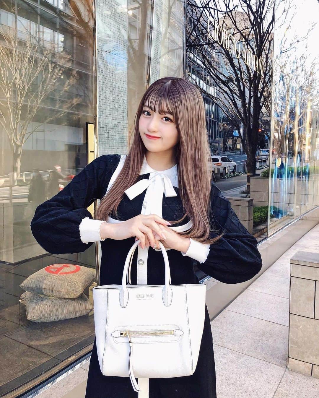 宇佐神星（きらり）さんのインスタグラム写真 - (宇佐神星（きらり）Instagram)「過去picだから髪がまだ明るい、👱🏻‍♀️  K-POPの衣装でありそうなワンピース🦢❤︎  Dress : @chuuya__official  Bag : @miumiu   ダンスのリクエストはいつでも待ってるよ〜🧁」2月17日 22時31分 - kirari_usami