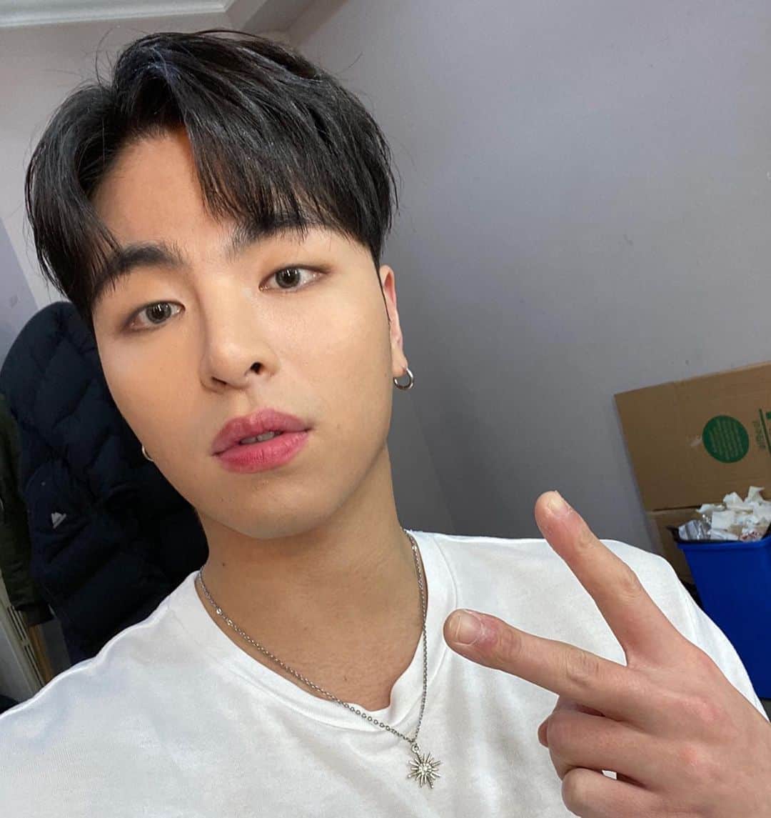 JU-NE（ク・ジュンフェ）のインスタグラム：「간만에 셀카ㅏ」