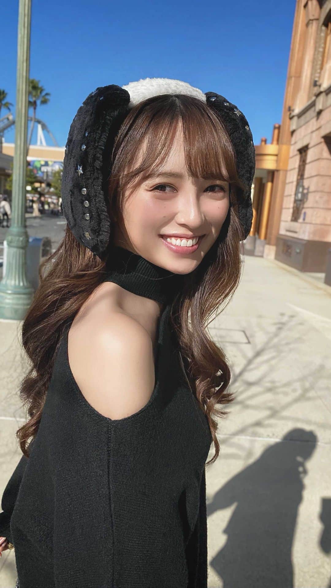 のインスタグラム：「だいぶ前のUSJの📸 . . 載せる載せる言って全然載せられてなかった、、😵🙇‍♀️💫 動画が思った以上になかったので写真も混ぜました🙈 リールにすると顔がどアップになってしまうから難しいね🌀 色々調べたんだけど皆写真がクルッてなったりシュンッて消えたりするのはどうやっているんだろう、、🤔💭 . . #usj #universalstudiosjapan  #スヌーピー #はしゃぎ過ぎ #スキップの腰が重い #マウスピース外し忘れた」