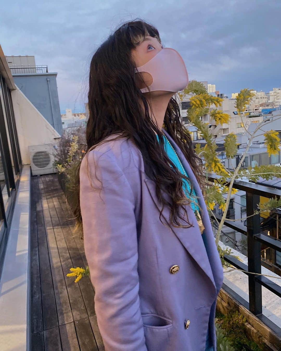 相羽瑠奈さんのインスタグラム写真 - (相羽瑠奈Instagram)「🌅今日はついにパーマをかけた…➿➿ いつも、三つ編みしてつくってたから😹 初パーマ！！！どうだろう！理想通りの仕上がりです嬉しい。。  @koji_suzuki_ さん本当にありがとうございます 😇 たくさんくるくるするのお疲れ様でした💫💫💫 写真お気に入りありすぎて選びきれないのでいっぱい載せちゃう  #hairstyle #permhair #パーマ #ロングパーマ #スパイラルパーマ #ウェーブヘア #ウェーブパーマ」2月17日 22時39分 - rone.runa