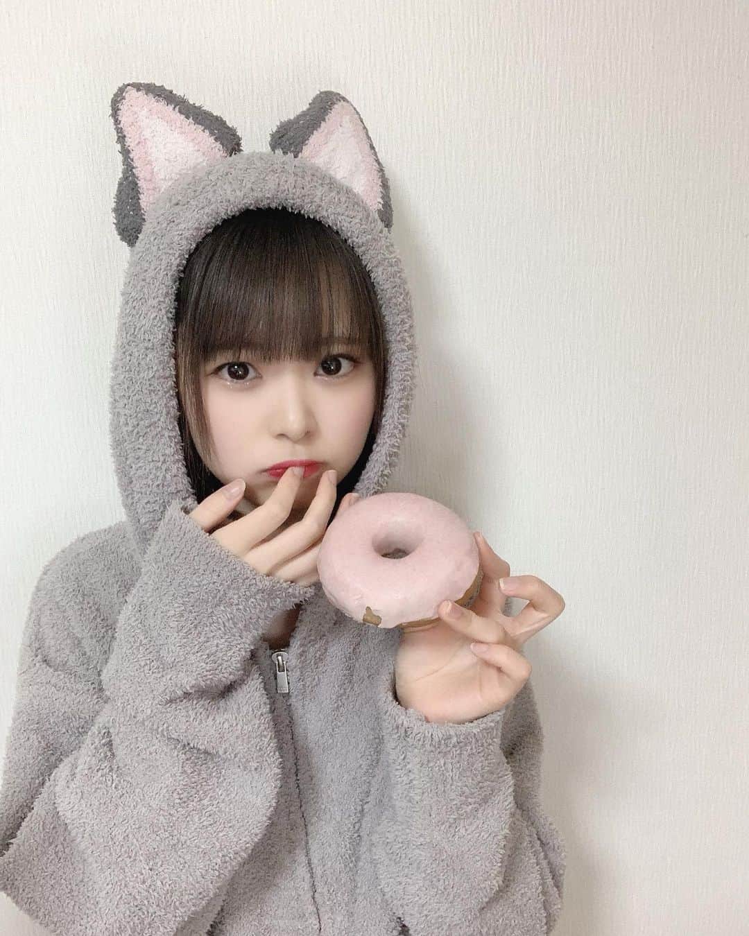 久保田沙矢香のインスタグラム：「🍩🌸  あつ森のジャックくんの部屋着 お気に入りฅ( ̳• ·̫ • ̳ฅ)♡  #あつまれどうぶつの森 #あつ森 #あつ森コラボ #ジャック #animalcrossing #gelatopique #ジェラートピケ #ジェラピケ #部屋着 #ルームウェア #starbucks  #ラストアイドル」