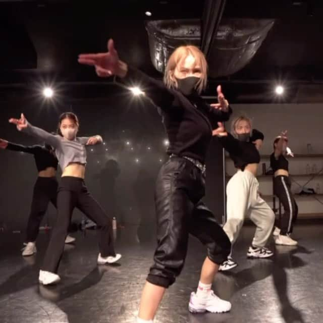 今田惟吹のインスタグラム：「Speed! Can’t Hold US 🥵⚠️🔥🔥 Me, always loving to update Waacking with these crazy remix !!! Thank u for coming & love @endancestudio ♥️  #cantholdus #waacking #ibukichoreography  #ibukiimata #endancestudio #tokyovibes」