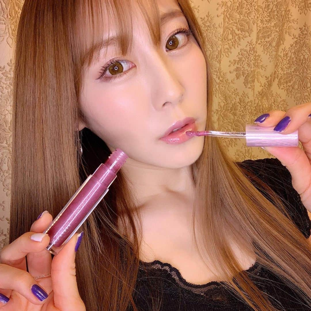 LUNAさんのインスタグラム写真 - (LUNAInstagram)「MACのグロスは香りも味も好き。  #mac #maccosmetics  #maclipglass #maclipsticks #maclip #cosmetics  #cosmetic #lipgloss #lipstick #るーちゅーぶちゃんねる」2月17日 22時40分 - luna_chu_z