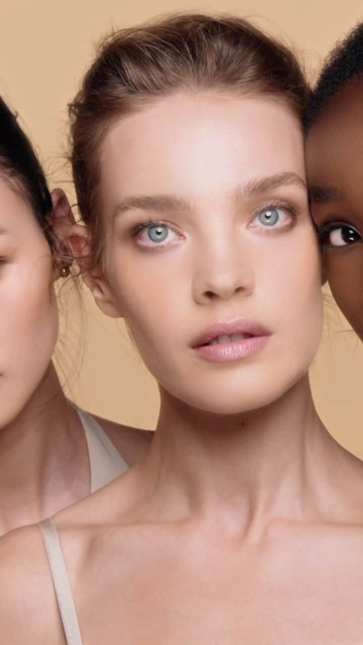 ナタリア・ヴォディアノヴァのインスタグラム：「Apart from the fact that I love this commercial for @guerlain 🙏🏼✨l’Essentiel is really is my everyday foundation that I love so much 🥰🥰 With 96% naturally-derived ingredients, it doesn’t dry my skin and feels good all day long🍃」