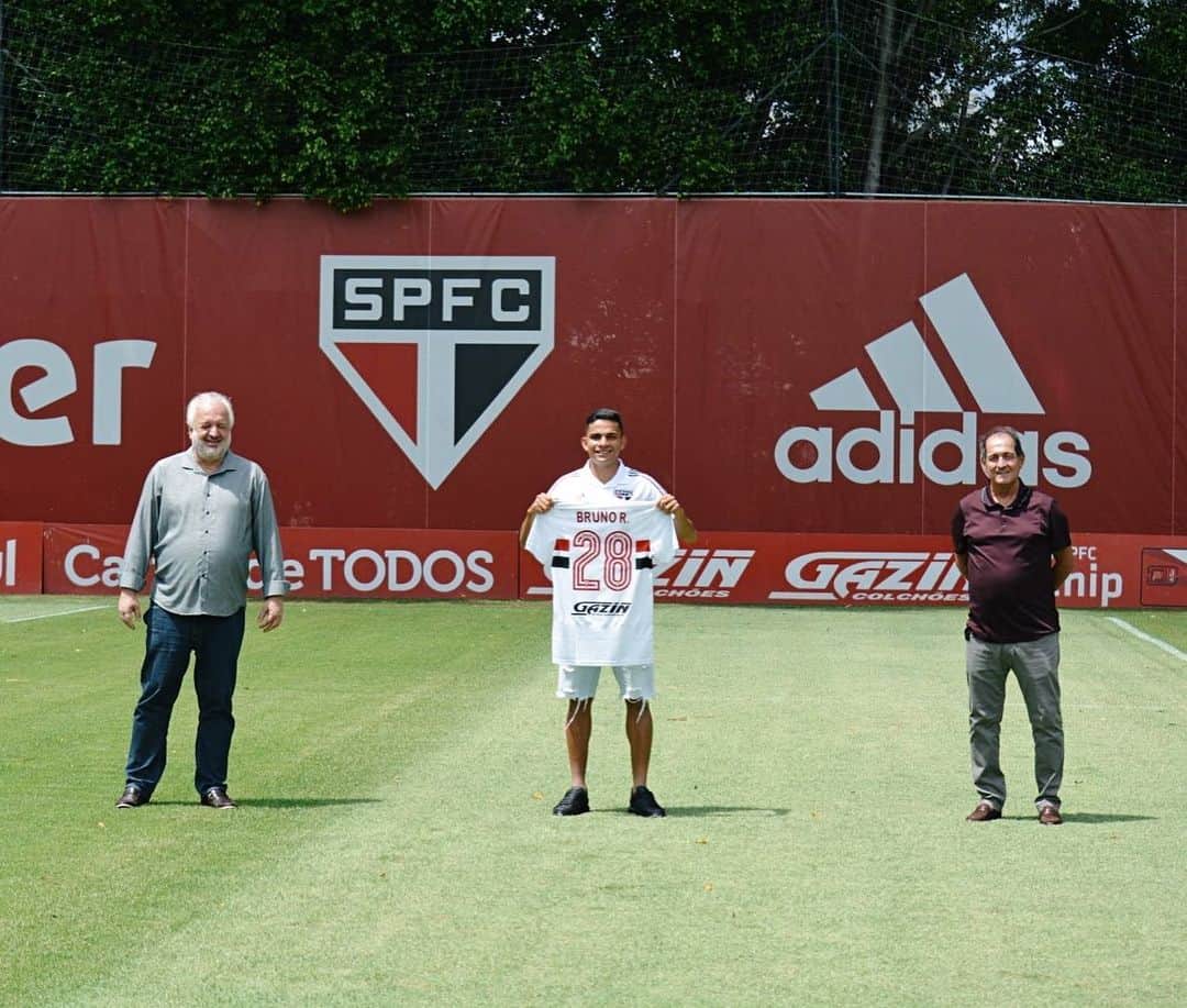 São Paulo FCさんのインスタグラム写真 - (São Paulo FCInstagram)「2️⃣8️⃣ ⠀⠀⠀⠀⠀⠀⠀⠀⠀ Já vestiu a camisa! ⠀⠀⠀⠀⠀⠀⠀⠀⠀ #VamosSãoPaulo 🇾🇪 ⠀⠀⠀⠀⠀⠀⠀⠀⠀ 📸 Erico Leonan / saopaulofc」2月17日 22時49分 - saopaulofc