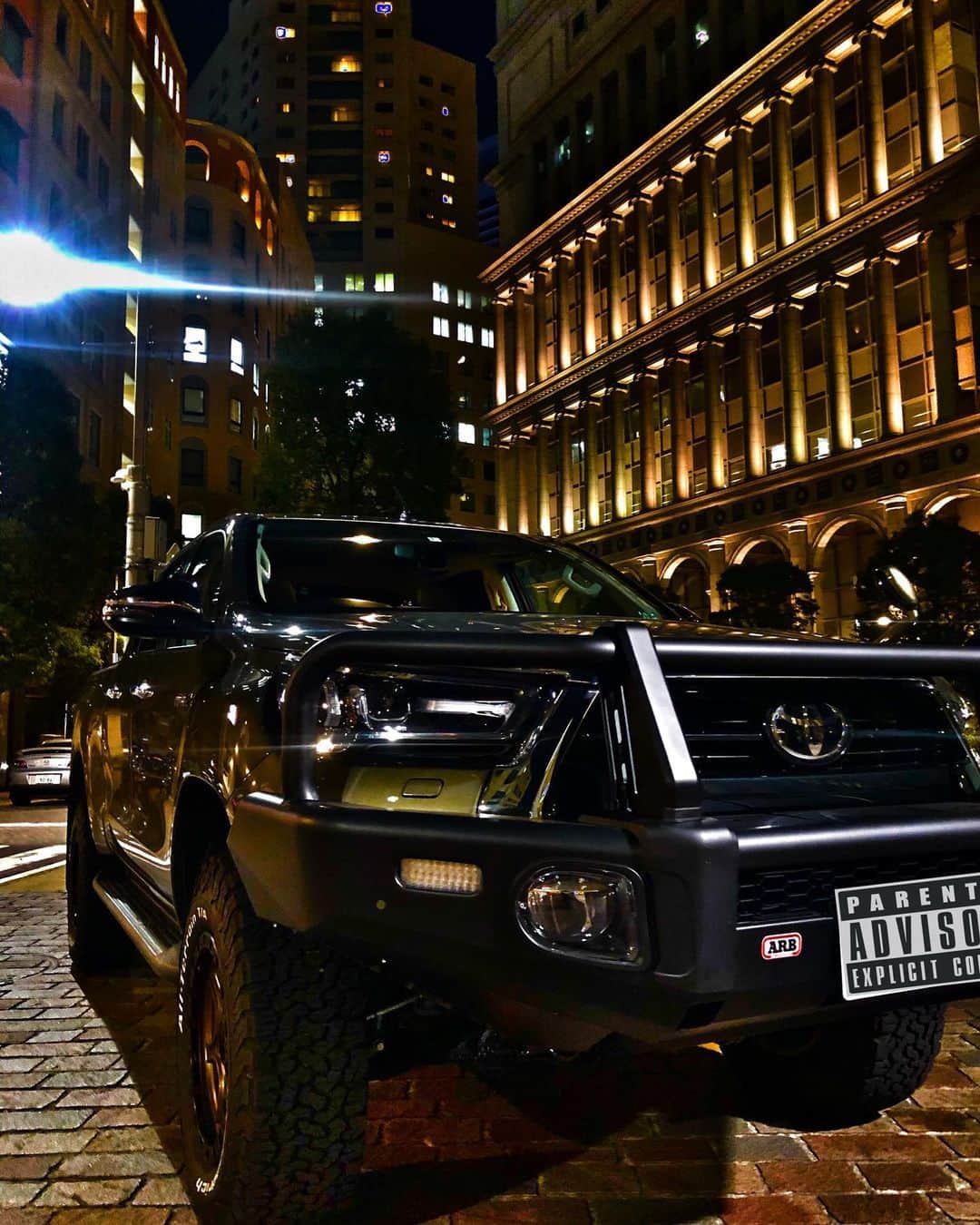 佐々木洋平のインスタグラム：「HILUX × 汐留イタリア街  #ハイラックス  #hilux  #toyota  #toyotagram」