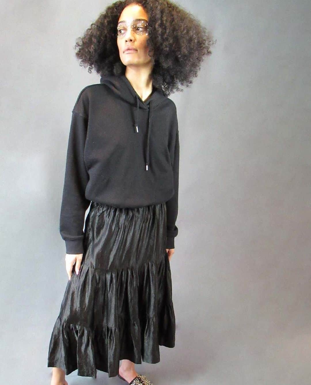 トレイシー リースのインスタグラム：「Skylar, in the Black Tiered Skirt, a satin dream that can be dressed up or down. Available now at www.hopeforflowers.com!」