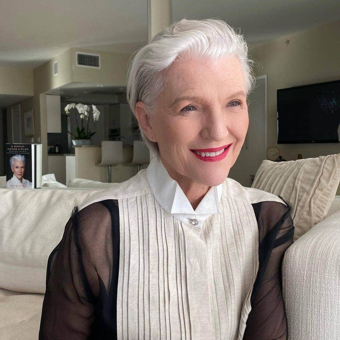 COVERGIRLさんのインスタグラム写真 - (COVERGIRLInstagram)「Throwback to @mayemusk's NYE look featuring #CleanFresh Hydrating Concealer & #CleanFresh Pressed Powder. 🎉 #EasyBreezyBeautiful #COVERGIRLMADE #COVERGIRLCrueltyFree #CrueltyFree」2月17日 23時00分 - covergirl