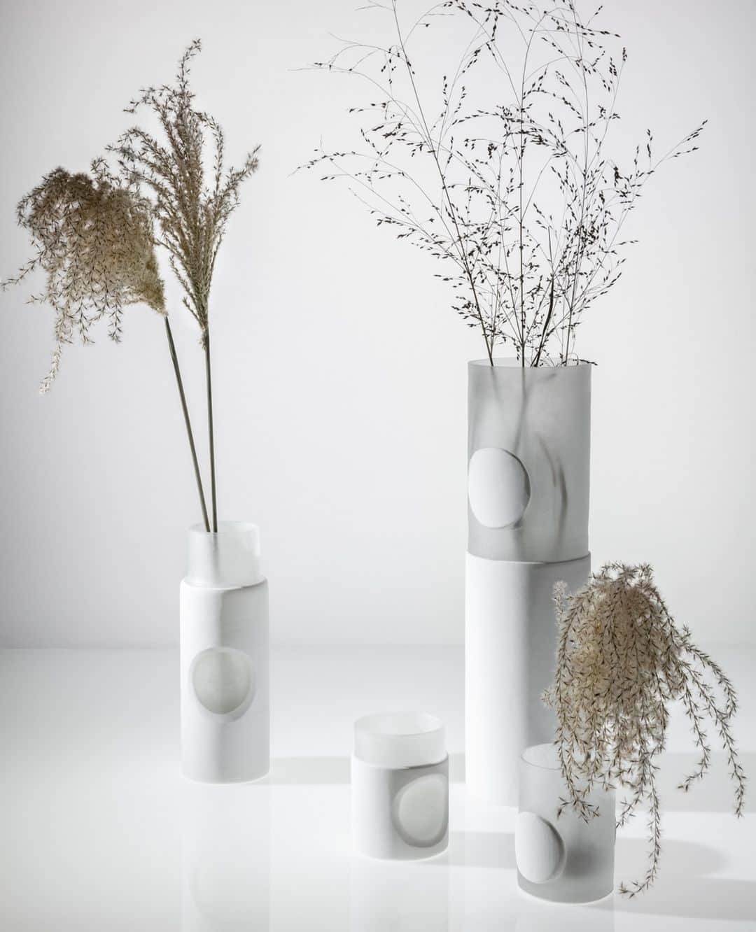 トム ディクソンのインスタグラム：「CARVED: Stark, monochrome, geometric vessels.⁠ ⁠ Artisanal glass makers in India carefully carved away layers of glass in a design process that explores the opaque, the translucent and the transparent. The intention was for the chunky and heavy glass to take on an ethereal lightness.」