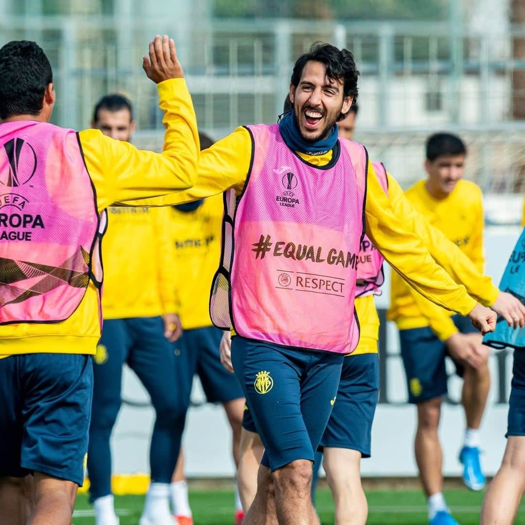 ビジャレアルCFのインスタグラム：「#UEL  Último entrenamiento antes de jugar este jueves ante el Salzburg (21.00h).  Sempre Endavant 💪⚽️!  #Villarreal #futbol #football #soccer」
