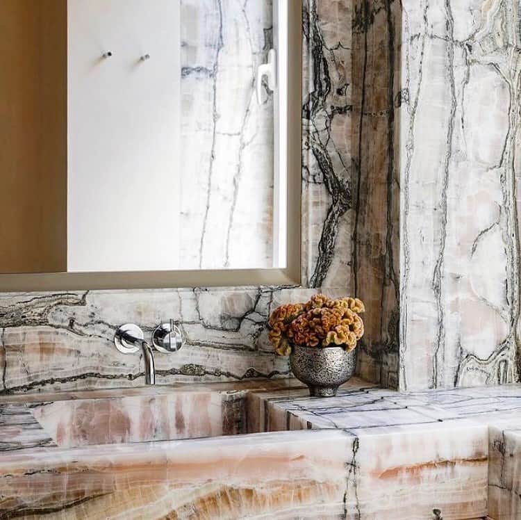 Homepolishのインスタグラム：「Mirror mirror on the wall...we could gaze into this Byzantine onyx stunner all day.  Designed by @mkcarchitecture + @abcstone. Photo @piera_abc_the_stone_wisperer」