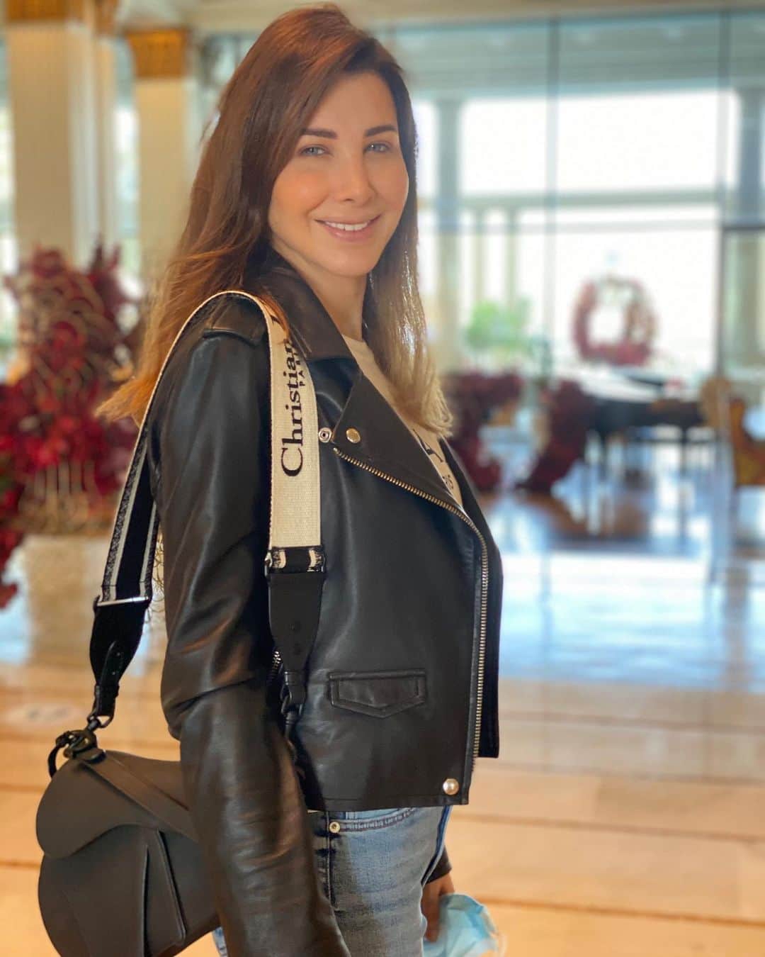 ナンシー・アジュラムのインスタグラム：「Always smile 🤍💙」