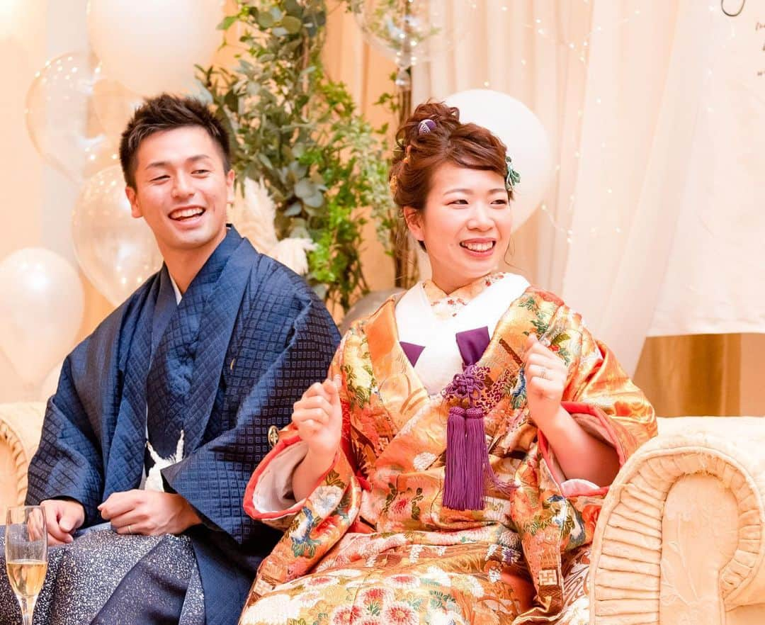 福井結婚式 ヴィラグランディス福井さんのインスタグラム写真 - (福井結婚式 ヴィラグランディス福井Instagram)「【Kizuna】 ・ ・ 待ちに待った この日 ・ この日の為に サプライズでおふたりの為に 一生懸命 ダンスの練習をしてきた 甥っ子さんと姪っ子さん♡ ・ “おめでとう“の気持ちを込めて 一生懸命踊っている姿に みんなが心温かく 笑顔になりました♡♡ ・ ・ ご兄妹でサプライズで送る “子育て卒業証書“✨ ・ 今日で ご兄妹で最後の結婚式 ・ ご兄妹のみんなで 感謝を込めて送った “子育て卒業証書“✨ ・ ・ 親御様の すごく嬉しそうなお姿に とても幸せな気持ちになりました✨ ・ ・ ご兄妹、3人でのご退場✨ ・ お姉様の 『世界1かわいい！』のお言葉 とても愛情を感じ 心が熱くなりました✨ ・ ・ あぁー！結婚式っていいな！✨ ・ 家族って素晴らしいな！✨✨ ・ ・ 心からそう思いました✨ ・ ・ ・ ソーシャルディスタンスと言われてる今 ・ どんなに離れていても 繋がれるのは 心と心 想いなのではないかと思います ・ こんな時代だからこそ ・ 心が触れ合える 結婚式を ずっと伝え続けていきたいと思います ・ ・　 ・ 結婚式をとおして ・ 皆様の絆がさらに深まり これからの未来、日々が さらに幸せな人生 日々となりますように ・ ・ 心から 『 To All Lovers 』 〜すべての愛しい人へ〜 ・ ・ Wedding Thema 【 To Round 】 ・ ・ ・ #ヴィラグランディス福井 その他のお写真も気になる方はプロフィールから公式HPも是非ご覧ください▶︎▶︎▶︎」2月17日 23時14分 - villagrandis_fukui