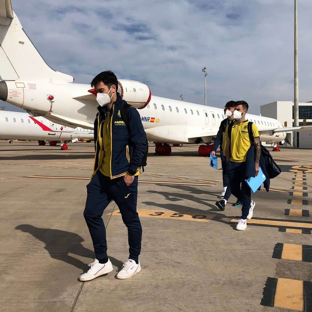 ビジャレアルCFのインスタグラム：「¡Allá vamos, Austria 🛫🇦🇹!  👉 Jueves 18, 21.00h, 🆚 @fcredbullsalzburg (Salzburg Arena, en directo por @movistarplus). .  We’re off to Austria 🛫🇦🇹!  👉 Thursday 18, 9pm CET, 🆚 @fcredbullsalzburg (Salzburg Arena, live on @movistarplus in Spain).  #futbol #soccer #football #submarino #UEL #europaleague」