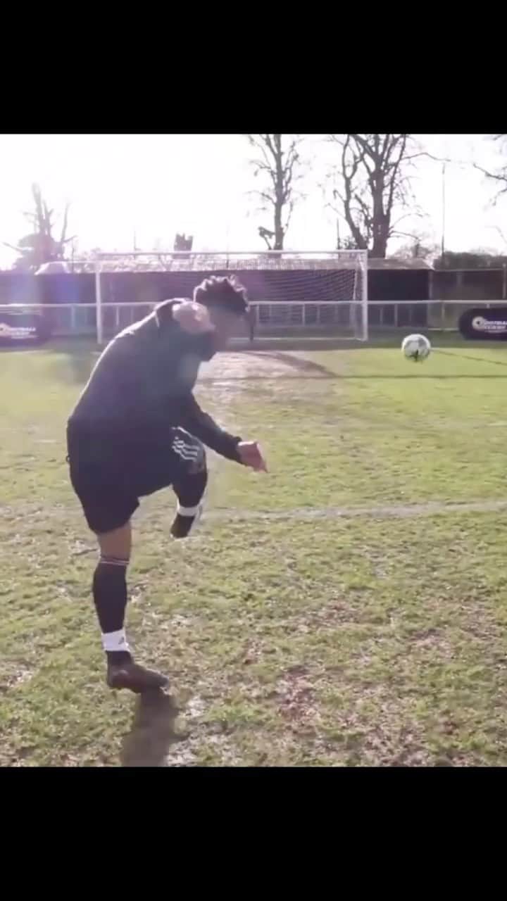 F2Freestylersのインスタグラム：「Against @thibautcourtois it just has to be 🔝🗑 otherwise it doesn’t go in! 🧤🤩  #football #footballskills #footballtricks #soccer #soccerlife #mbappe #courtois」