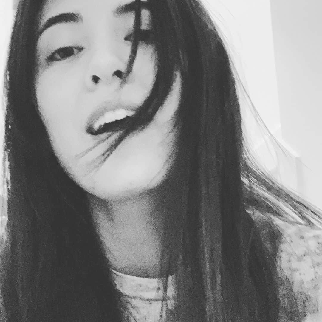 プリシラ・アーンのインスタグラム：「ASK ME ANYTHING! -- on my Stories today at 7am PT.⁠ 🌈🌈🌈」