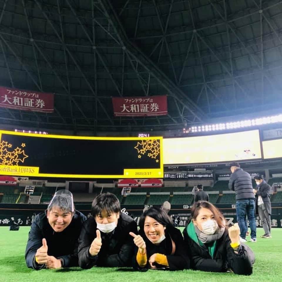 宇佐美進典のインスタグラム：「ドーム自体が一つのメディアとして巨大な広告ビジネスになってました。ドーム内での花火は圧巻！　#paypay #paypaydome #paypayドーム #福岡」