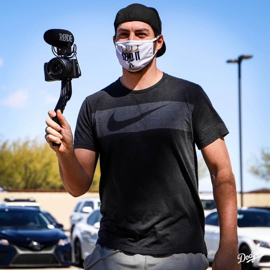 Los Angeles Dodgersさんのインスタグラム写真 - (Los Angeles DodgersInstagram)「@baueroutage has arrived.」2月18日 5時09分 - dodgers