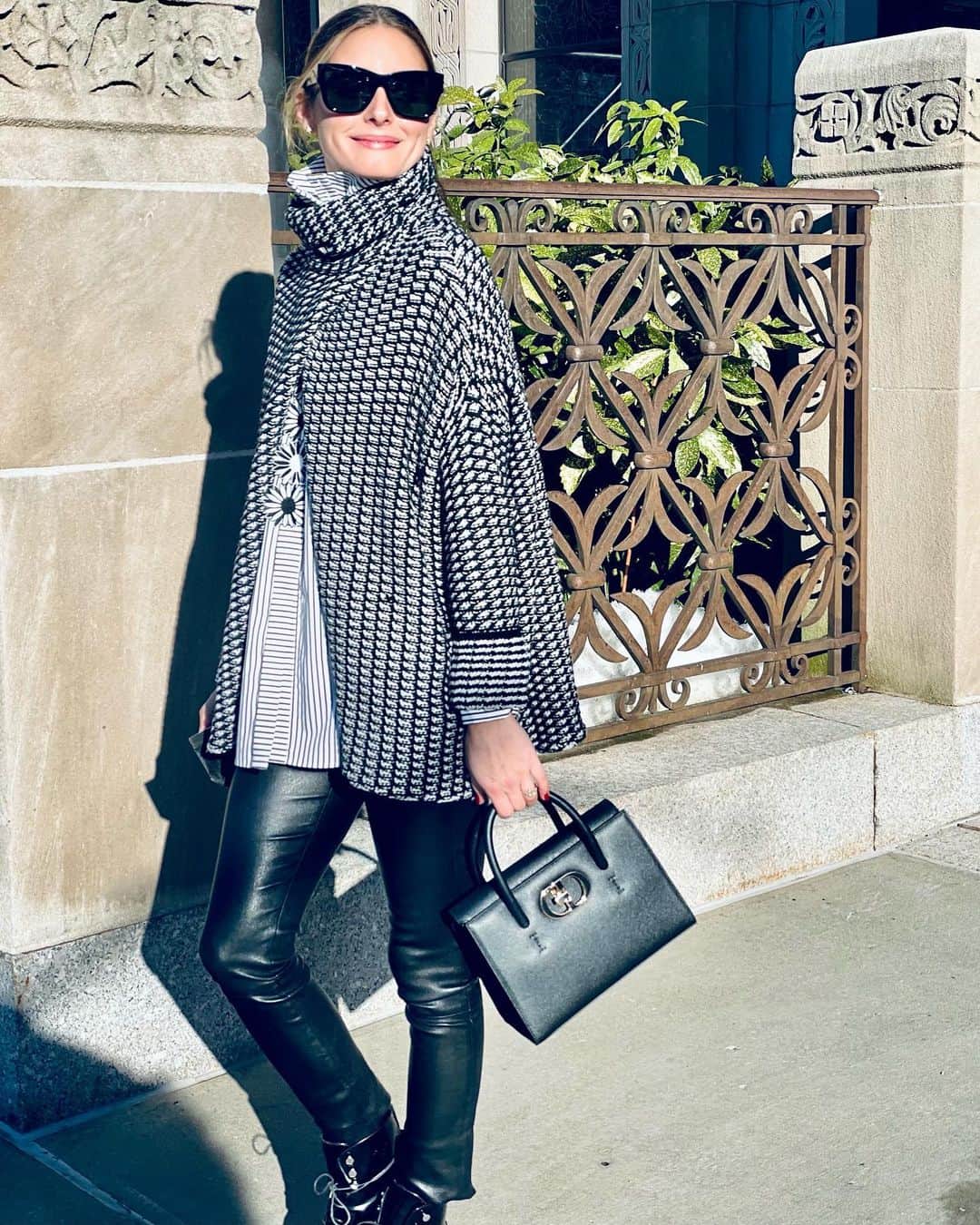 オリヴィア・パレルモのインスタグラム：「Love a sunny day! 😎☀️🌞」