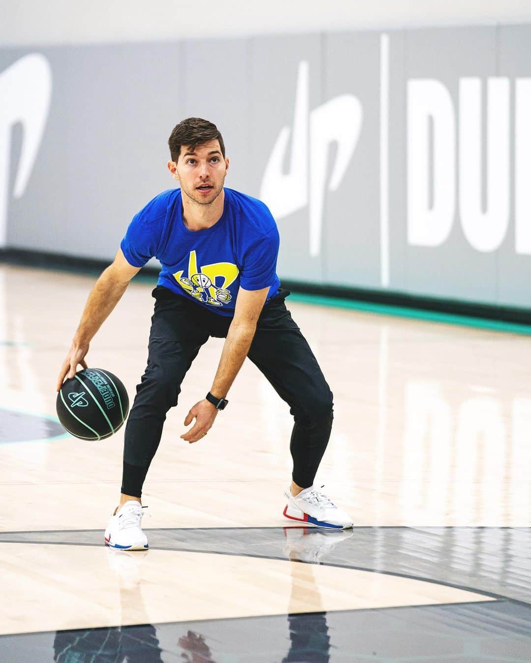 Dude Perfectのインスタグラム：「NEW MERCH ALERT! Swipe 👈 and Crush The Court with these 🔥🔥🔥 new designs, available now at the link in our bio!」